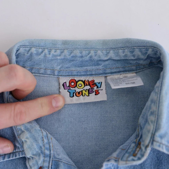 Loony Tunes	Vintage Chambray Collared Button Down Denim  Shirt Jean ~Blue~Medium - Picture 5 of 16